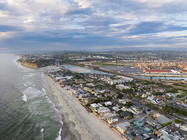 Building Photo - 2606 Ocean Front