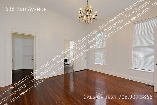 Building Photo - 636 2nd Ave