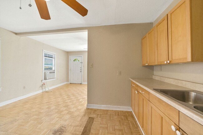 Building Photo - 313 La Manda Blvd