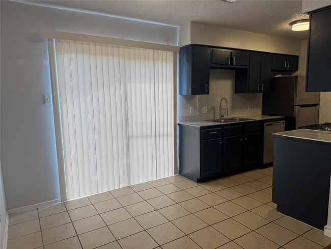 Building Photo - 10622 Golden Quail Dr