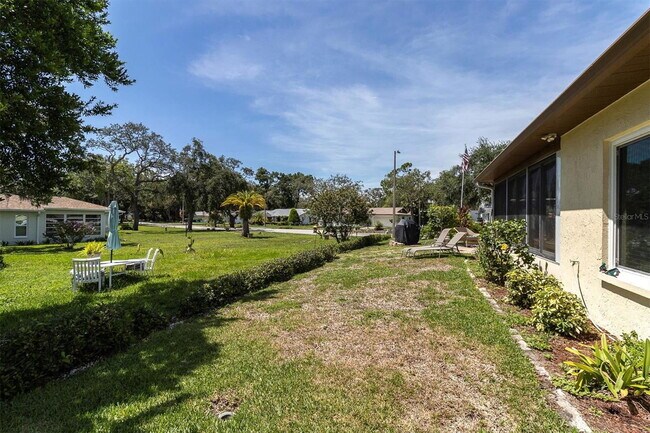 Building Photo - 10531 Meadow Hill Dr