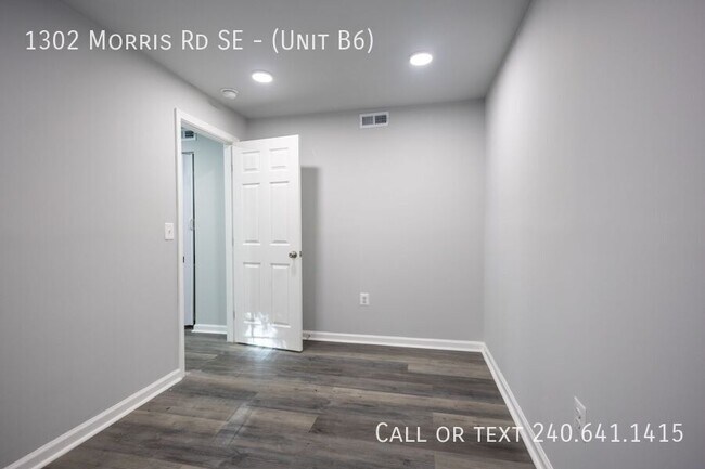 Building Photo - 1302 Morris Rd SE