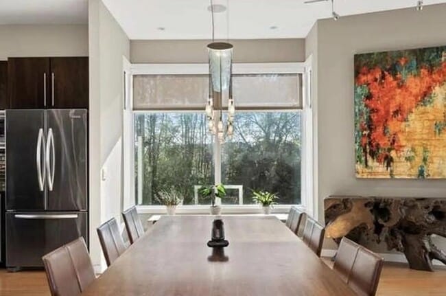 Building Photo - Gorgeous Luxury Townhome