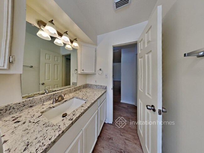 Building Photo - 15135 Tresch Ln