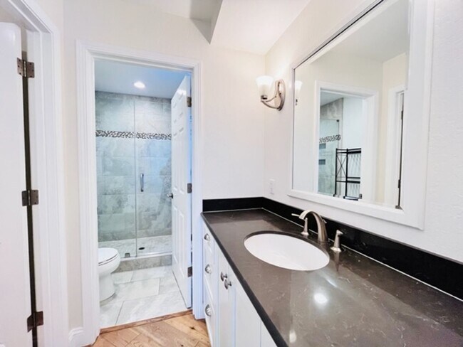 Building Photo - Charming and Move-in Ready 3BD/2BA, Single...