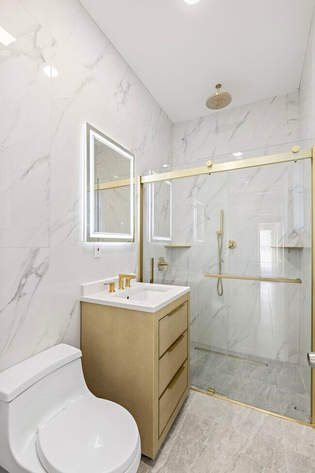 Building Photo - 600 67th St