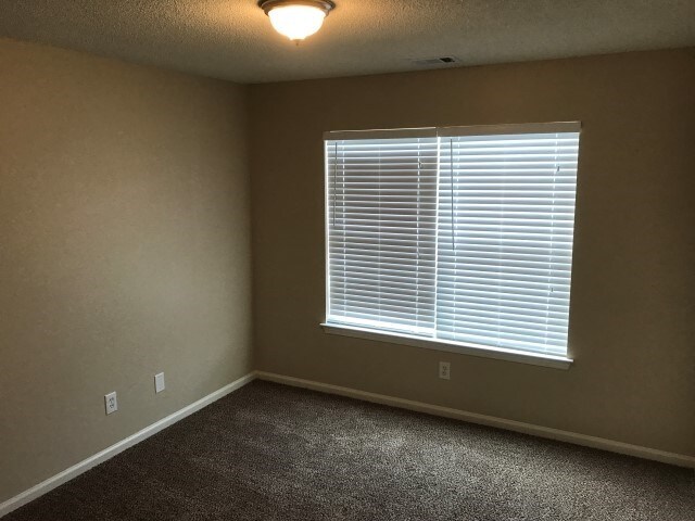 Building Photo - 223 Longleaf Cir