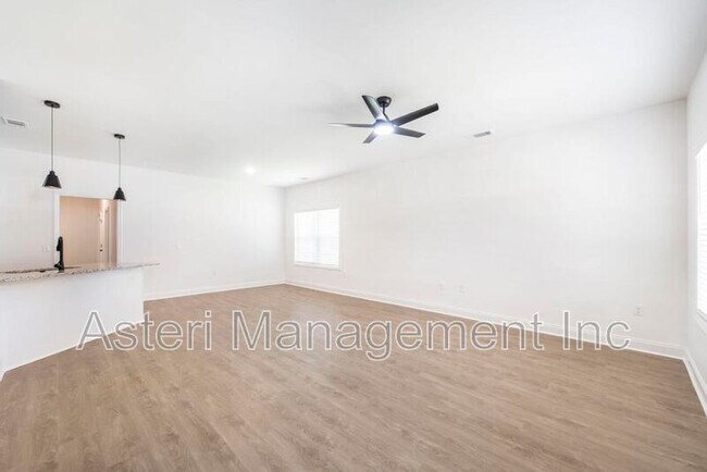 Building Photo - 2141 Houston Lake Rd