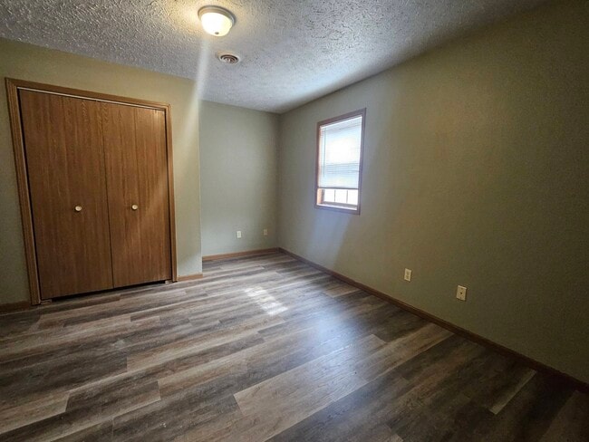 Building Photo - 115 Holly Dr