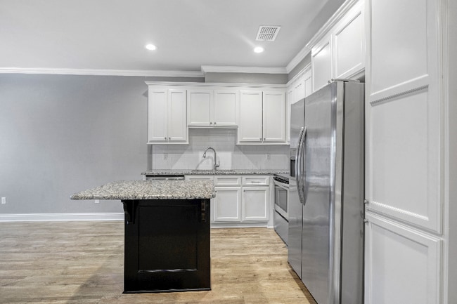 Building Photo - 16076 Echo Glen Dr