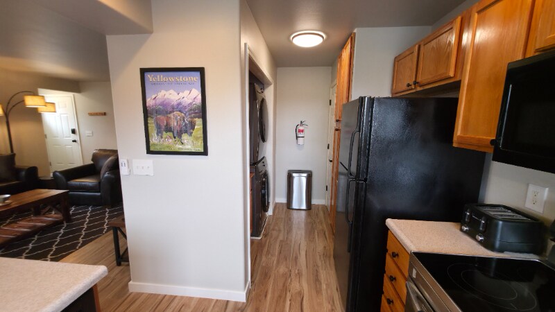 Building Photo - 3018 W Villard St