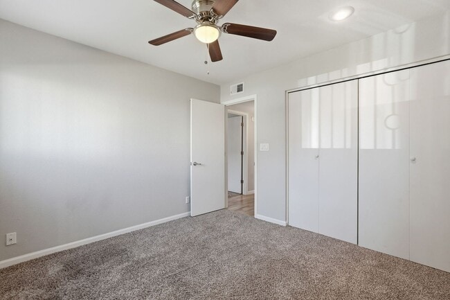 Building Photo - **Charming Condo Located in Central Phoenix**