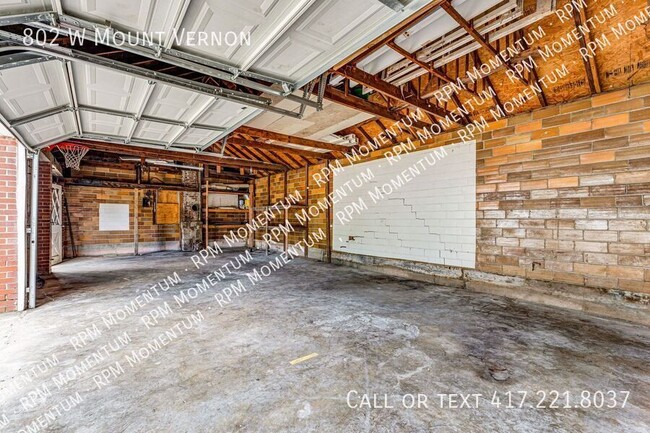 Building Photo - 802 W Mt Vernon St
