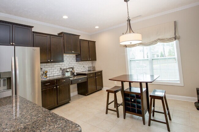Building Photo - "Large 3-Bedroom plus BONUS Retreat with S...