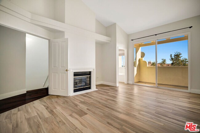 Building Photo - 6463 Zuma View Pl