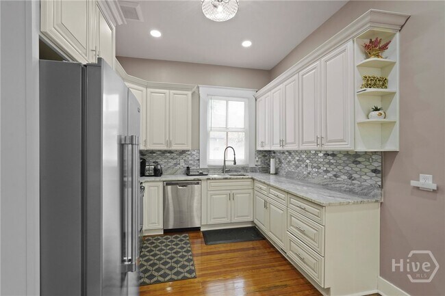 Building Photo - 306 W 42nd St