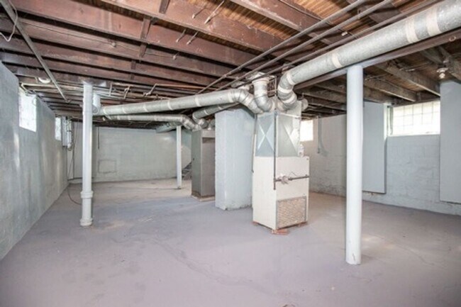 Building Photo - 9101 Easton Ave