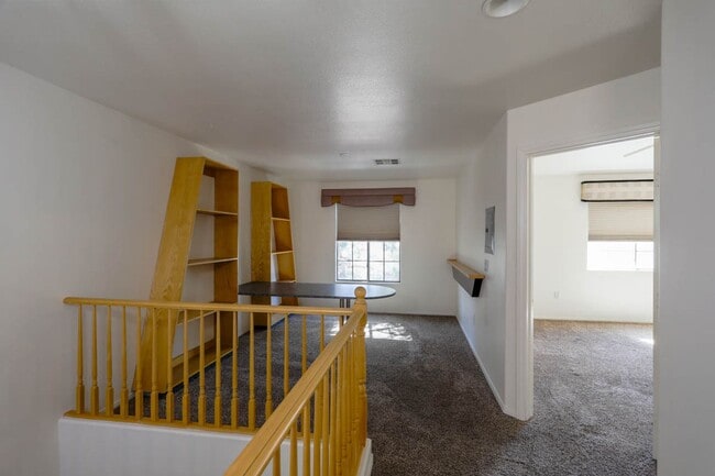 Building Photo - Painted Desert Golf Community Townhome