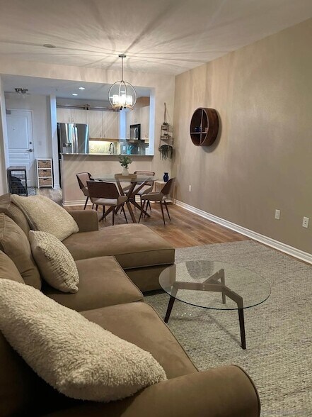 Building Photo - 300 W Beech St