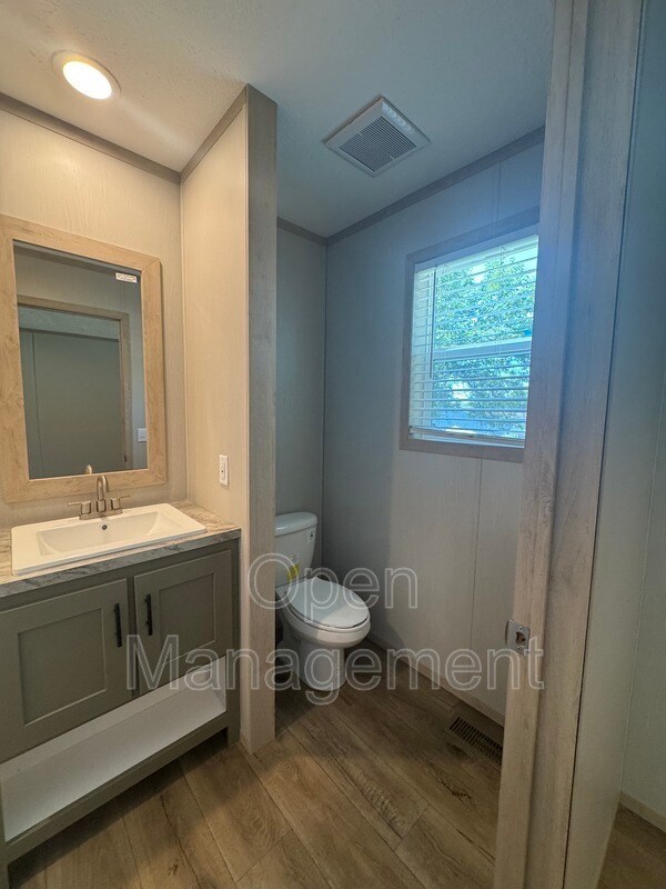 Building Photo - 8701 NE 107th Pl