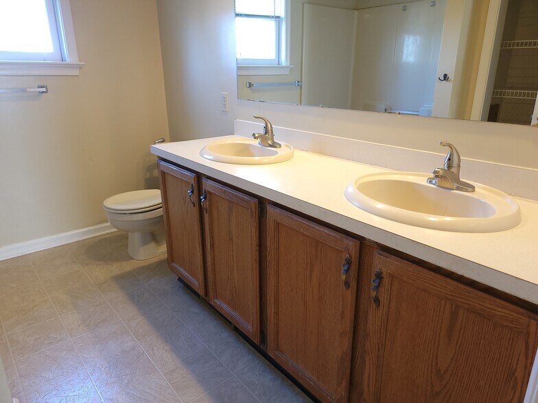 Building Photo - 46 Ironstone Dr