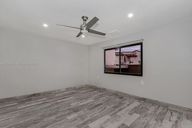 Building Photo - 740 NW 105th Pl