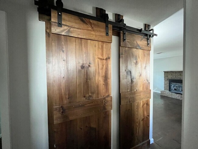 Building Photo - 3 Bedroom Home Centrally Located in Carson City