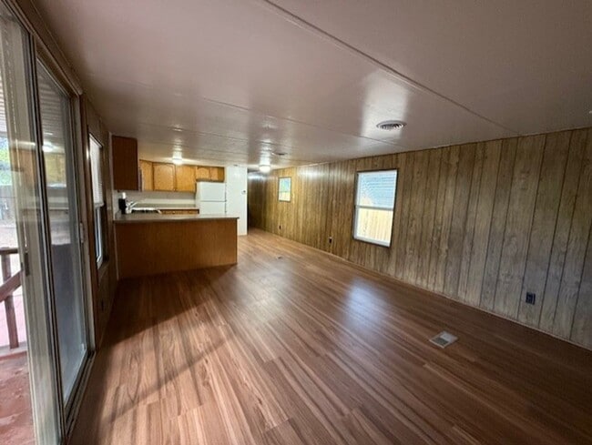 Building Photo - 3 Bedroom 2 Bath Single Wide Mobile - Cont...
