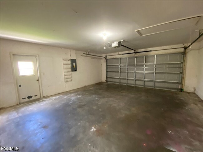 Building Photo - 1110 SW 15th Ave