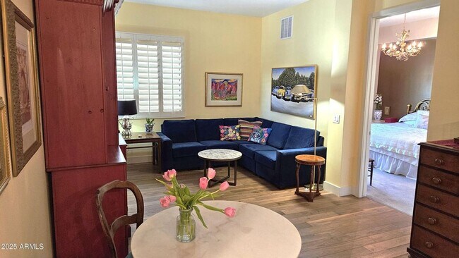 Building Photo - Resort Living in Midtown!!  Pool, Dog walk...