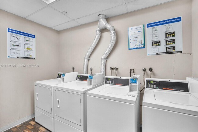 Building Photo - 1470 NE 123rd St