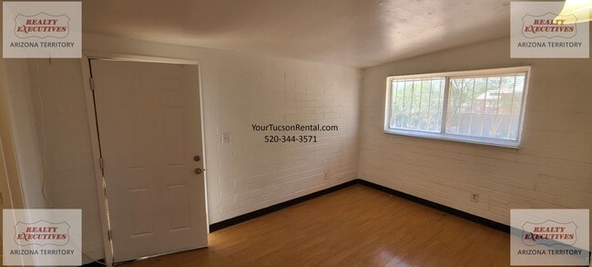 Building Photo - 29th St & Craycroft Rd area 2/2 with yard & A/C System