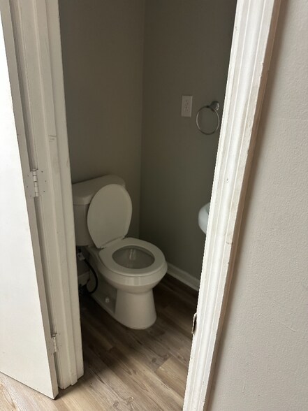 Building Photo - 219 W Flower St