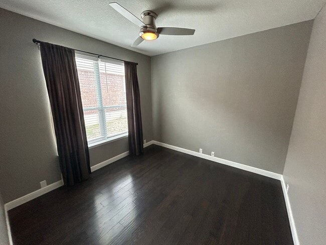 Building Photo - *COMING SOON* AMAZING 3 Bedroom  2 Bath Home w/ Office Room Near Alamo Ranch!