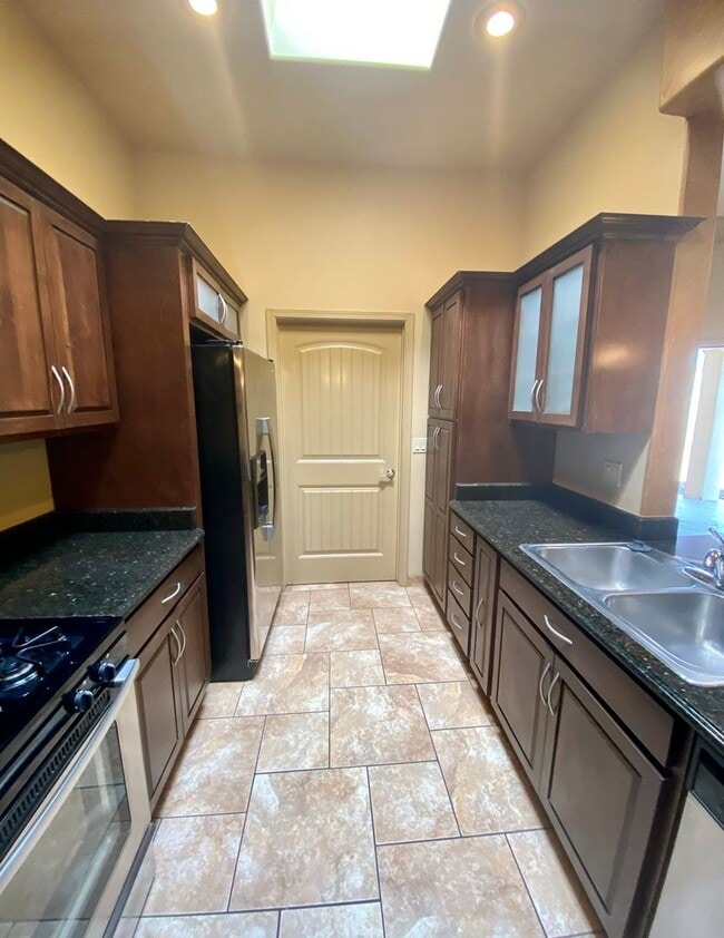 Building Photo - 4226 Tres Ninos Dr
