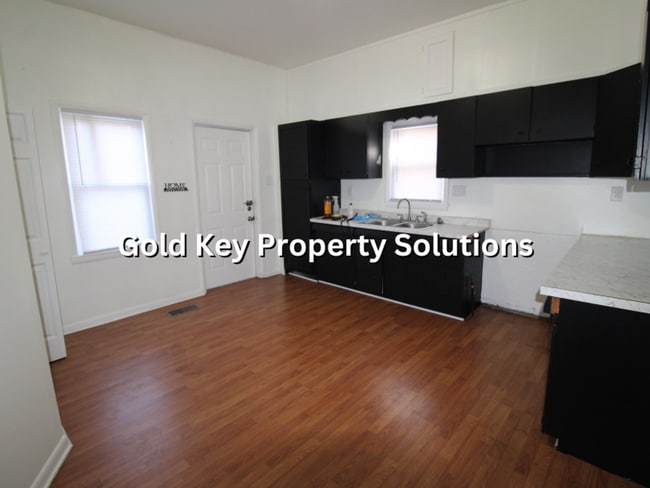 Building Photo - MUNCIE 3 BR 1 BA House with New Appliances...