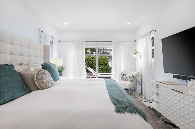 Building Photo - 1544 Michigan Ave