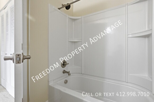 Building Photo - 412 Olive Ln