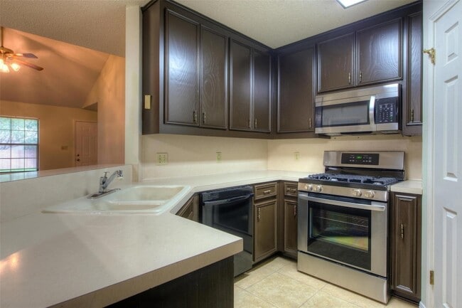 Building Photo - 2306 Alimony Cove