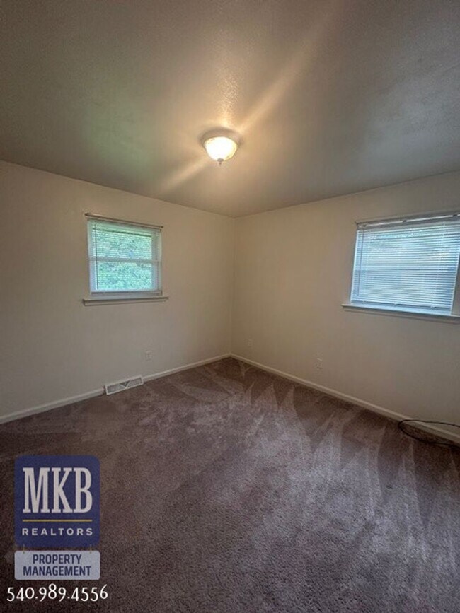 Building Photo - 3 Bedroom in Vinton