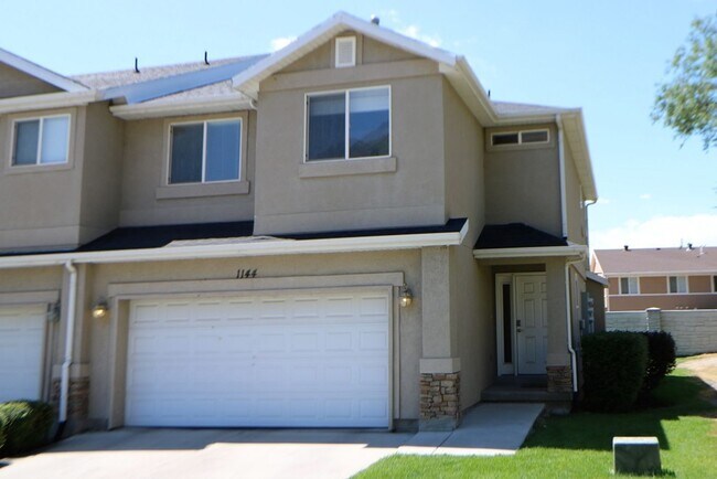 Primary Photo - Fantastic 4bd Townhome in Provo!