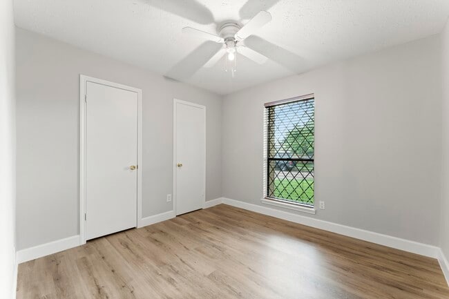 Building Photo - 1111 Tanglewild Ln