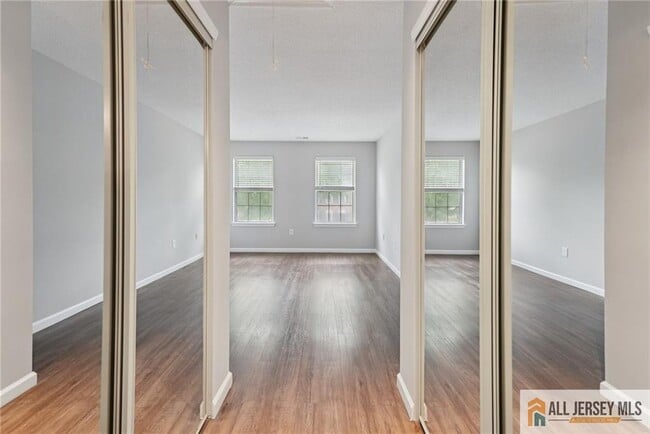 Building Photo - 37 Kingston Run