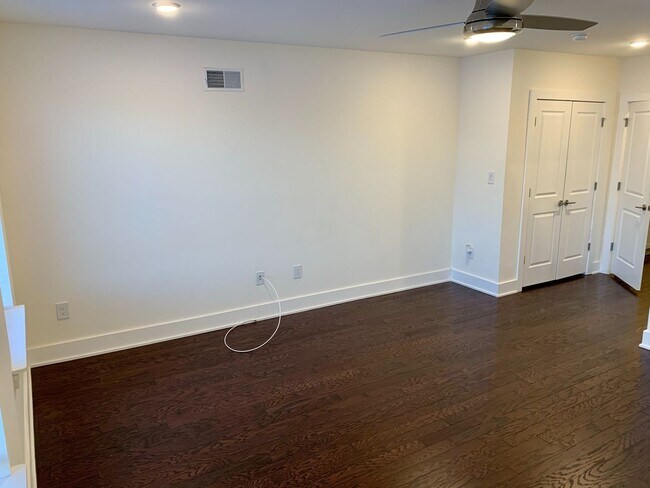 Building Photo - Stunning 2-Bed Condo with Private Roof Deck in Norris Square! Available mid-July!