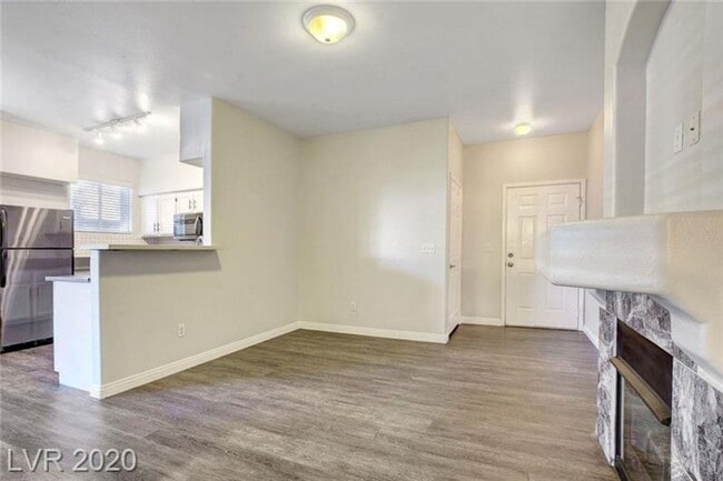 Building Photo - Gorgeous 2bedoom condo ready for immediate move-in!