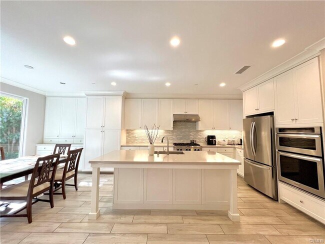 Building Photo - 60 Trotter