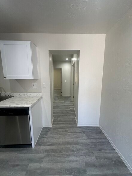 Building Photo - 1133 E Lee St
