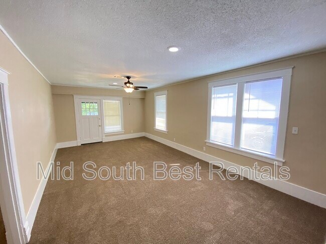 Building Photo - 1495 Netherwood (Glenview)