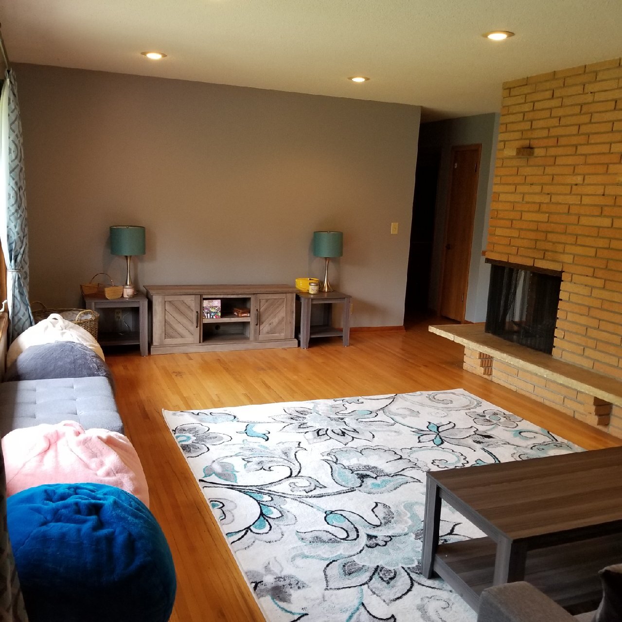 Building Photo - 3829 Pine Ln