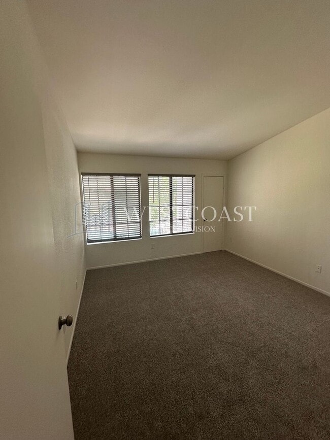 Building Photo - ***$500-OFF Move In Special**** Charming U...